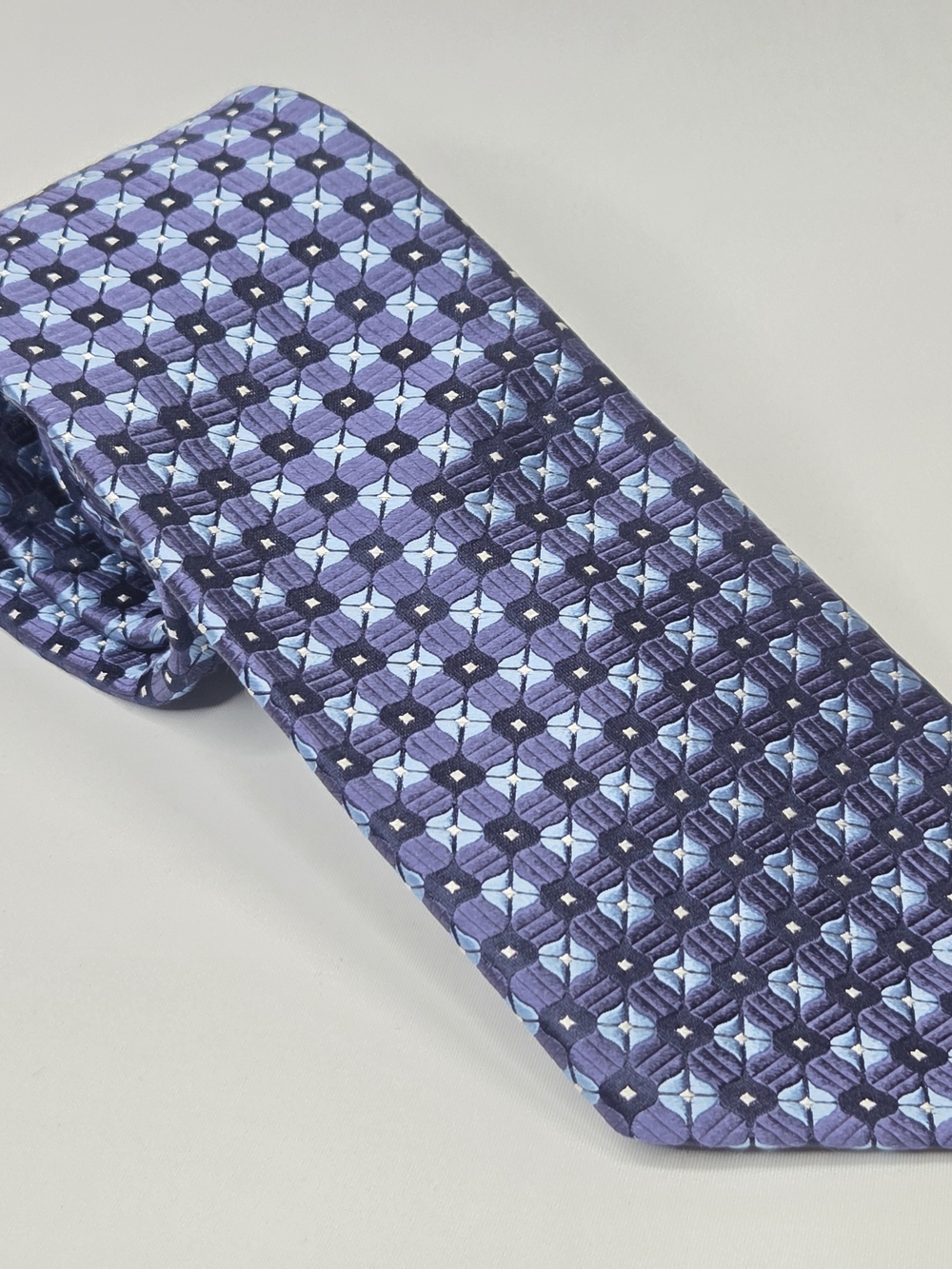 Ike Behar Mens Navy And Light Blue Geometric Medallion Jacquard Silk Tie 3.55x59